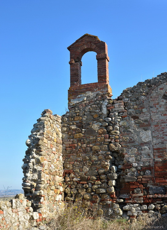 Ruderi in terra di Siena